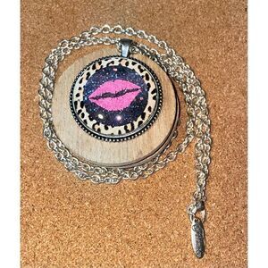 Plunder Leopard Kiss Atlas Pendant Necklace RARE